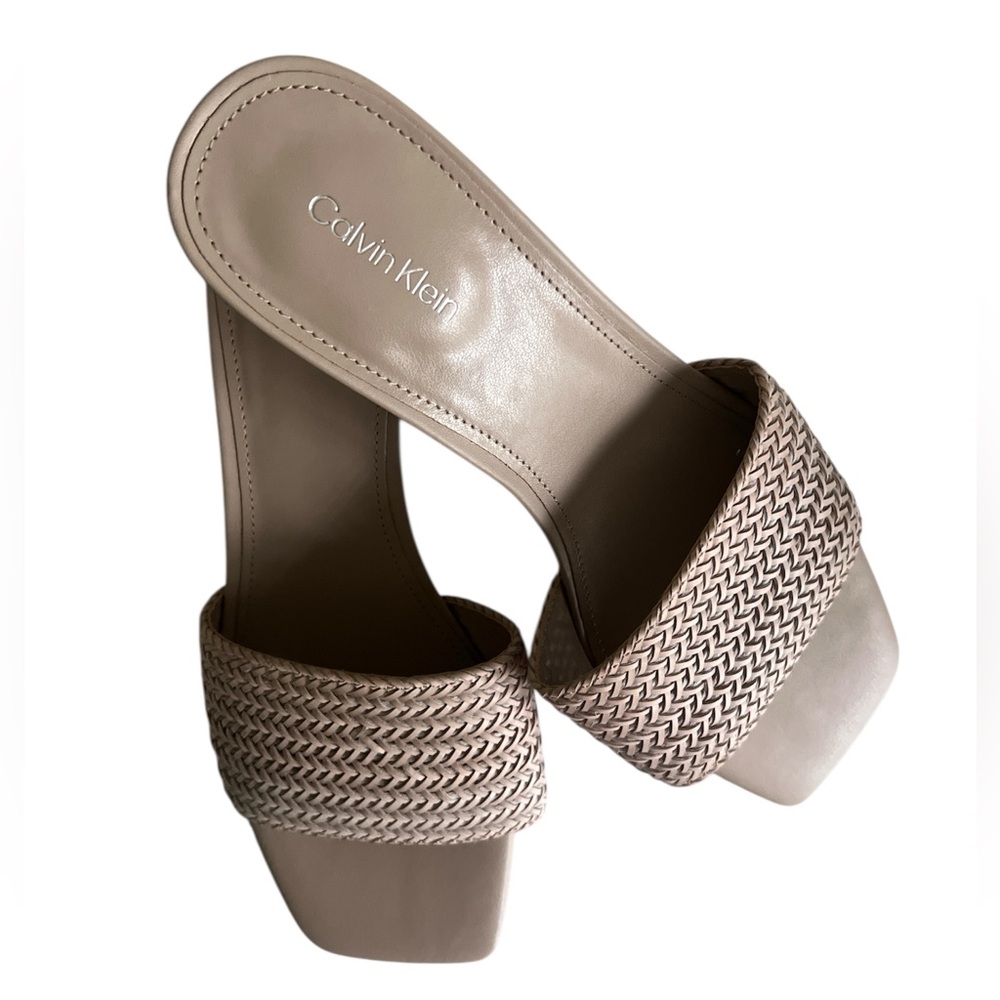 NWOB CALVIN KLEIN SZ 10 BRAIDED TAN BLOCK HEEL SANDALS SLIDE